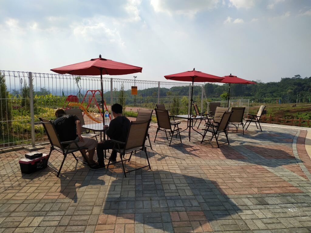 Payung taman cafe outdoor warna merah kayu jati - Aneka Tenda Malang