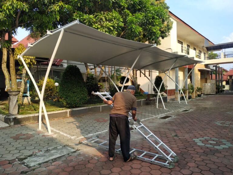 Keunggulan Tenda Kanopi Kain Membran Pelindung Panas dan Hujan Outdoor